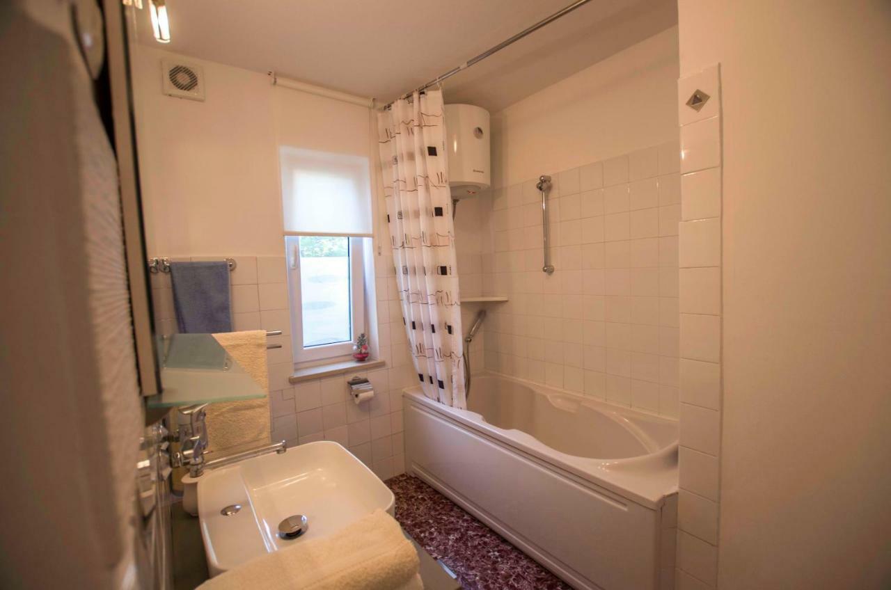 "Andrija" Apartmen'S Banjole Exterior photo